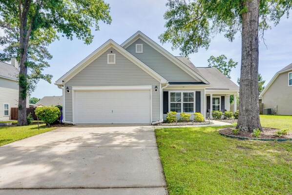 Interior - Johns Island Vacation Rental: 11 Mi to Charleston! (Johns Island)