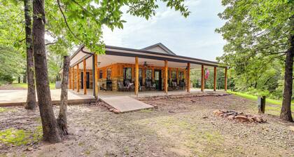 Lakefront Eufaula Vacation Rental w/ Private Dock