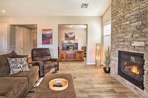 TV, fireplace - Prescott Property w/ Amazing Panoramic Views! (Prescott Valley)