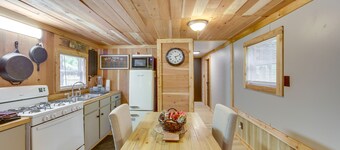 Hemphill Home w/ Community Perks < 1 Mi to Water!