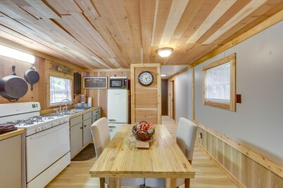 Hemphill Home w/ Community Perks < 1 Mi to Water!