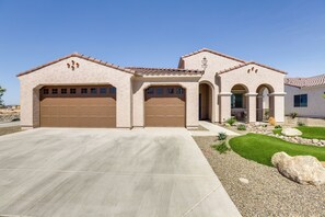 House (3 Bedrooms) | Interior - Private Pool & Grill: Modern Goodyear Retreat (Goodyear)