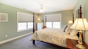 2 bedrooms, free cots/infant beds, bed sheets - Charming Boone Townhome w/ Patio & Fire Pit! (Boone)