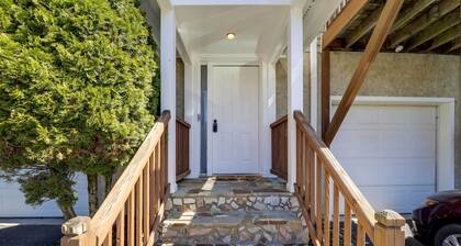Charming Boone Townhome w/ Patio & Fire Pit!