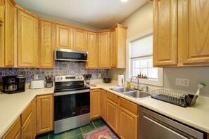 Mikrowelle, Ofen, Herdplatte, Geschirrspüler