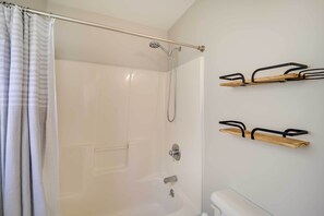 Bathroom - Charming Boone Townhome w/ Patio & Fire Pit! (Boone)