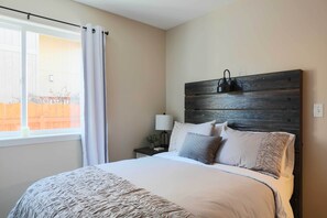 Appartement (3 Bedrooms) | 3 chambres, fer et planche à repasser, lit de bébé (gratuit)