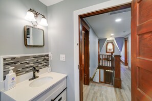 Interior - Virginia Getaway - Deck, Grill & Mountain Views! (Whitetop)