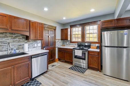 House (4 Bedrooms) | Private kitchen | Microwave, oven, stovetop, dishwasher