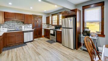 House (4 Bedrooms) | Private kitchen | Microwave, oven, stovetop, dishwasher