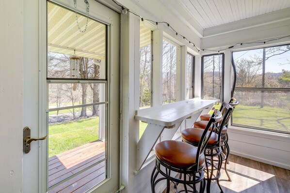 Interior - Virginia Getaway - Deck, Grill & Mountain Views! (Whitetop)