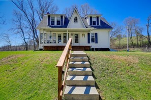 Exterior - Virginia Getaway - Deck, Grill & Mountain Views! (Whitetop)