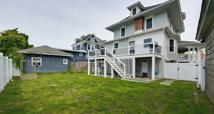 North Wildwood Home w/ Porch ~ 3 Blocks to Beach!