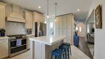 House (5 Bedrooms) | Interior