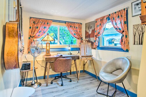 Colorful Bisbee Home w/ Patio ~ 1 Mi to Dtwn!