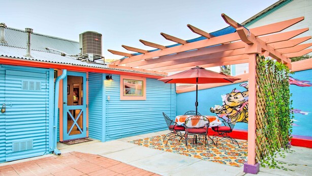 A blue building with a red door, a table with chairs, and a mural on the wall. - Colorful Bisbee Home w/ Patio ~ 1 Mi to Dtwn! (Bisbee)