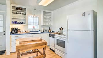 Microwave, oven, stovetop, blender