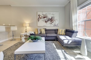 Interior - Modern Kissimmee Townhome w/ Fenced Pool & Patio! (Kissimmee)
