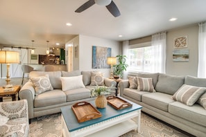 Interior - Charming Mountain Home Retreat: Walk to Marina! (Mountain Home)