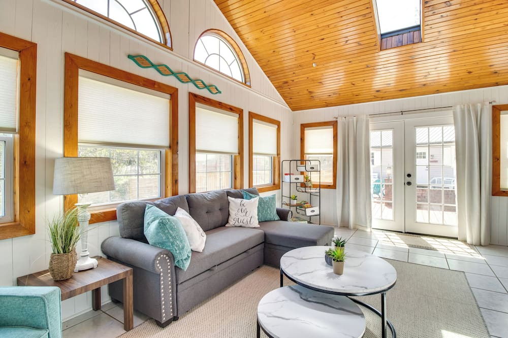 Charming Mountain Home Retreat: Walk to Marina! - Baxter County, AR