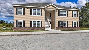 Apartment (2 Bedrooms) | Front of property