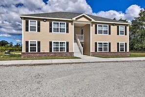 Apartment (2 Bedrooms) | Front of property - Cozy Cape Charles Apartment: Walk to Beaches! (Cape Charles)