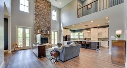 Spacious Lake Charles Craftsman - Pet Friendly!