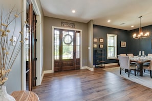 House (4 Bedrooms) | Interior