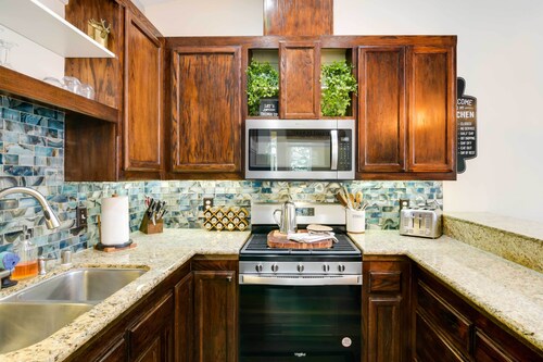 Tranquil Lake Almanor Getaway w/ Grill!