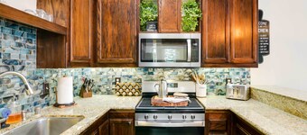 Tranquil Lake Almanor Getaway w/ Grill!