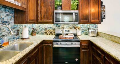 Tranquil Lake Almanor Getaway w/ Grill!