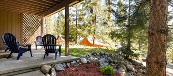 Tranquil Lake Almanor Getaway w/ Grill!