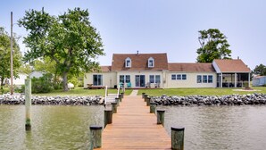 Exterior - Bay Views & Fire Pit: Taylors Island Retreat (Taylors Island)