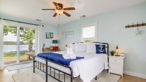 House (3 Bedrooms) | Interior - Bay Views & Fire Pit: Taylors Island Retreat (Taylors Island)