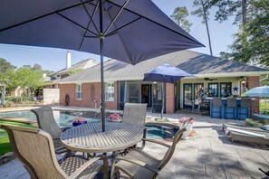 Outdoor dining - Luxe Texas Vacation Rental Home w/ Private Pool (Spring)