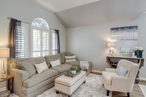 Fireplace, books - Luxe Texas Vacation Rental Home w/ Private Pool (Spring)