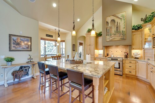 Furnished Decks & Grill: Peaceful Pioneer Home!