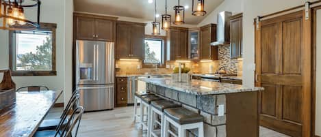 House (4 Bedrooms) | Interior