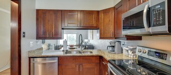 Florida Getaway - Balconies, Grill & Near Beaches!