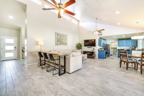 Pool, Putting Green & Games: Chandler Home!