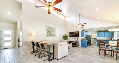 Pool, Putting Green & Games: Chandler Home!