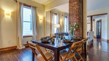 House (4 Bedrooms) | Interior