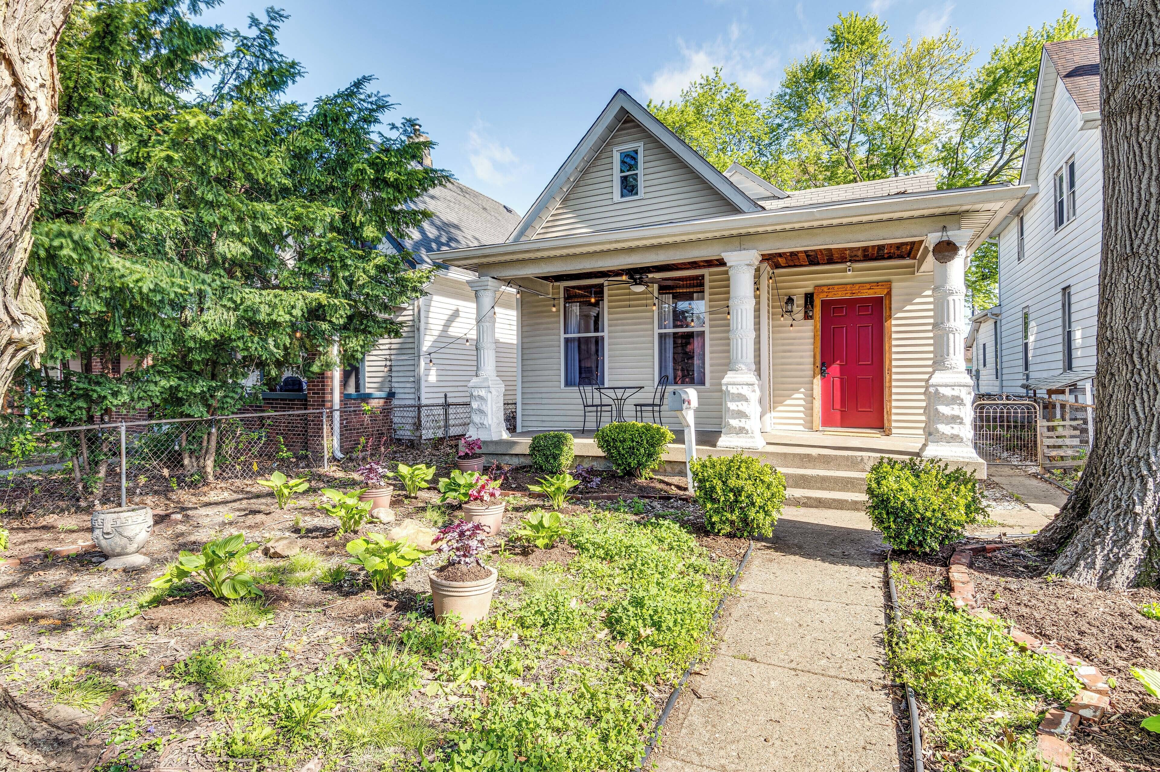 House (4 Bedrooms) | Exterior