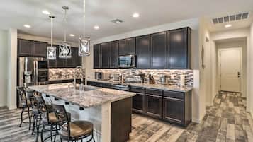 House (3 Bedrooms) | Interior