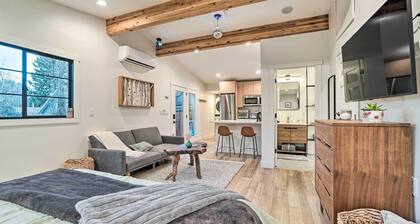 Cozy Flagstaff Studio w/ Patio - Near Dtwn!