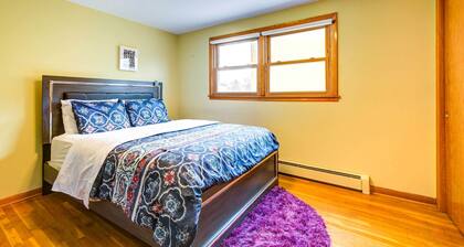Oak Lawn Apartment ~ 2 Mi to Ford City Mall!