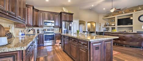 House (4 Bedrooms) | Interior