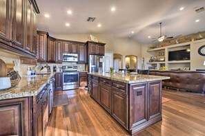 House (4 Bedrooms) | Interior