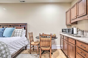 Apartment (0 Bedroom) | Interior