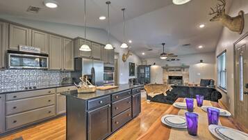 House (2 Bedrooms) | Interior